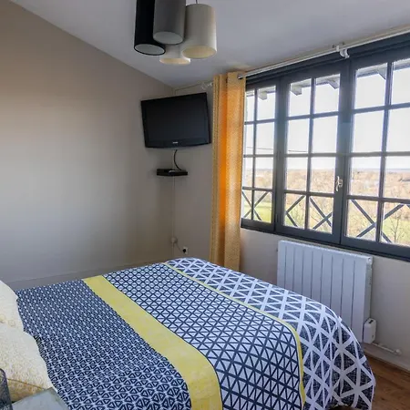 Holiday home Maison Chaleureuse-grand Jardin-proche Saumur Parnay