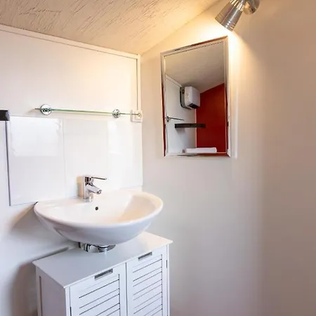 Holiday home Maison Chaleureuse-grand Jardin-proche Saumur *